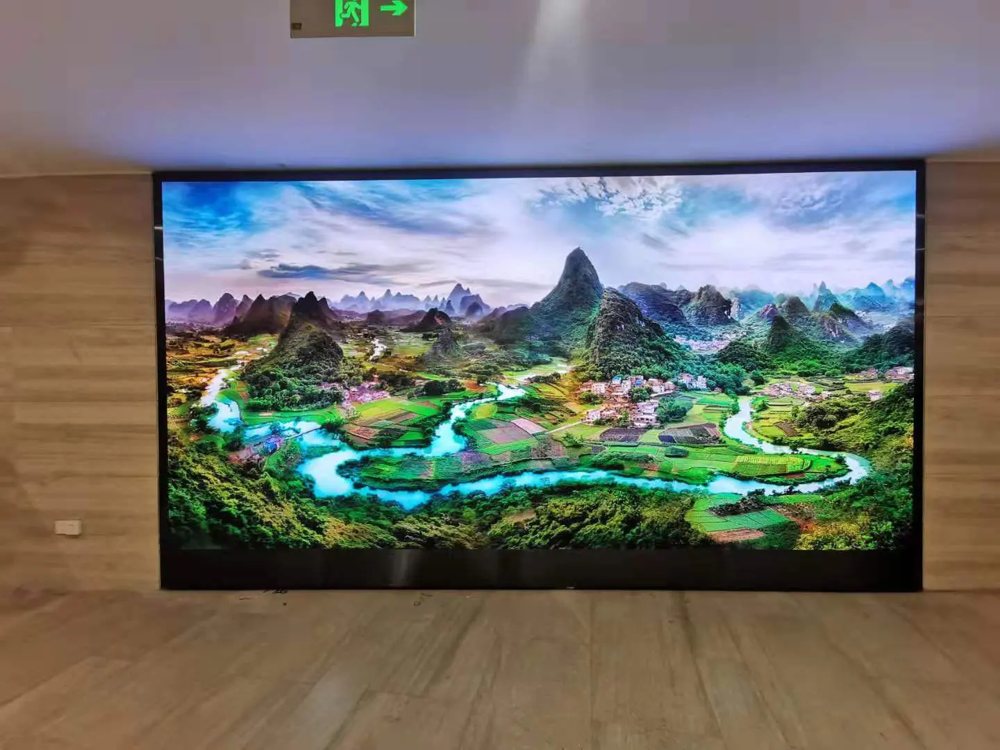 Digital Screens for Advertising