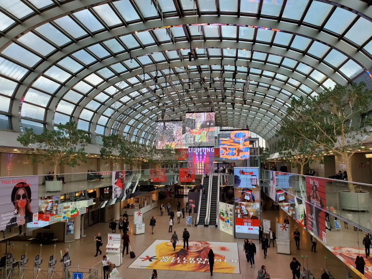 airport led displays